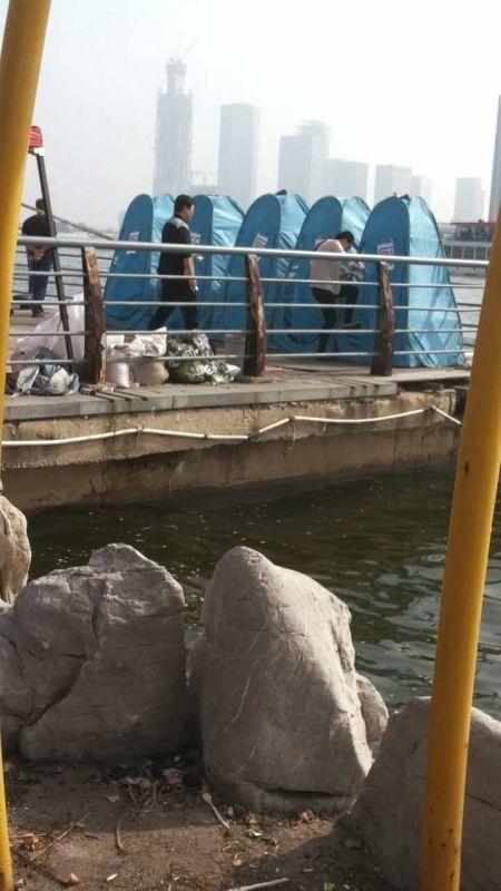 海河外灘私搭收費(fèi)廁所 污水直泄海河